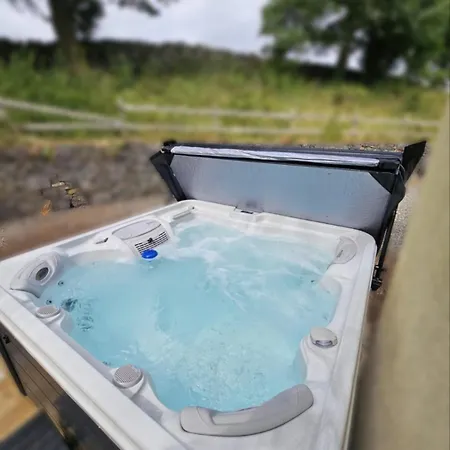 8 Clos Na Feirme Three Bedroom House With Hot Tub Galway Exterior photo