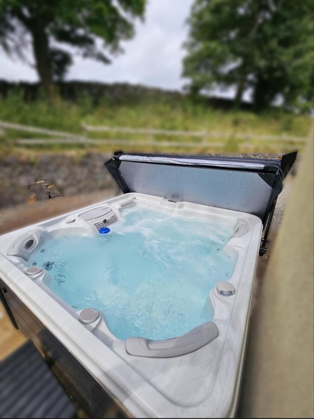 8 Clos Na Feirme Three Bedroom House With Hot Tub Galway