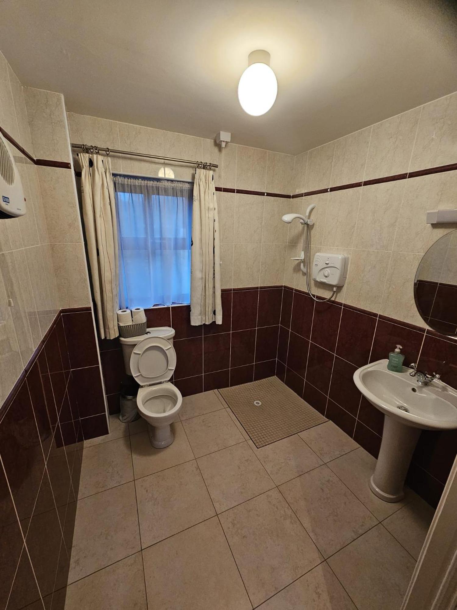 8 Clos Na Feirme Three Bedroom House With Hot Tub Casa vacanze Galway